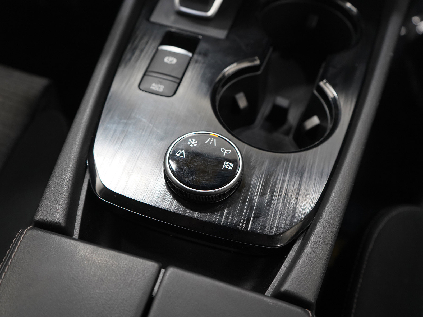 Used 2023 Nissan Rogue SV image 18