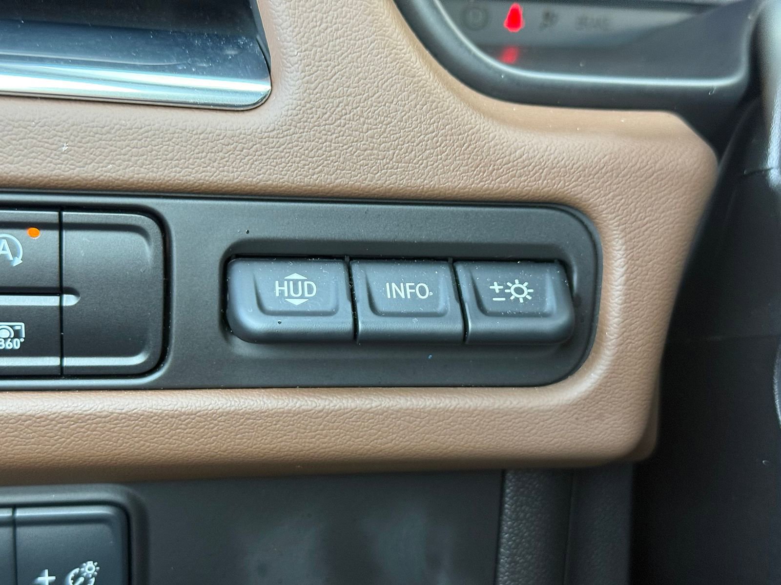 Used 2023 Chevrolet Suburban High Country image 38