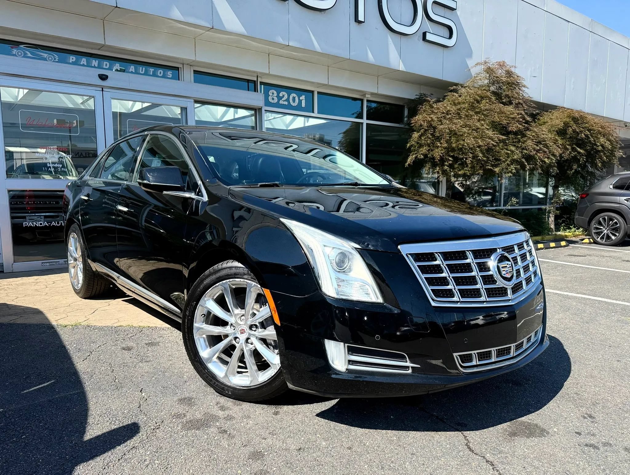 Used 2013 Cadillac XTS Premium FWD image 1
