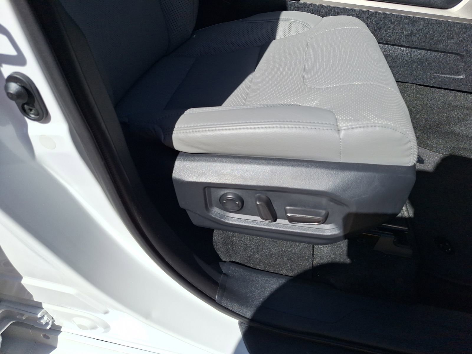 Used 2024 Toyota Sequoia Limited image 35