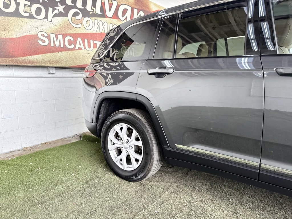 Used 2022 Jeep Grand Cherokee Limited w/ Luxury Tech Group II image 4