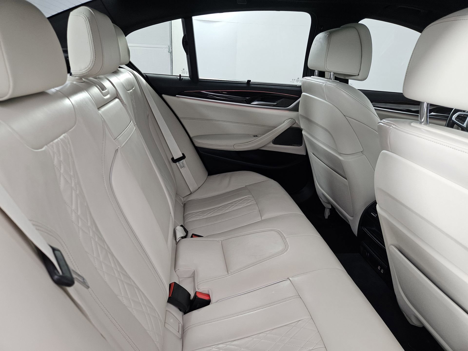 Used 2023 BMW 530i w/ Executive Package RWD image 41