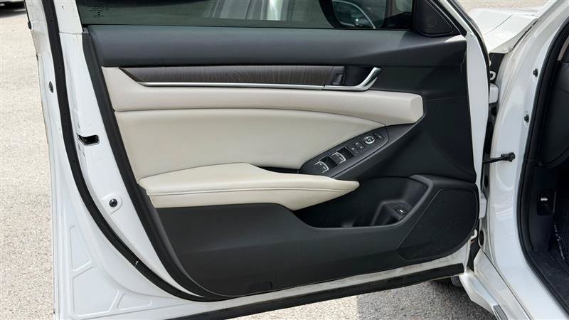 Used 2018 Honda Accord EX image 21