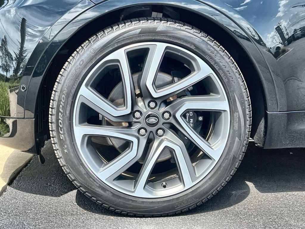 Certified 2025 Land Rover Discovery Metropolitan Edition image 10