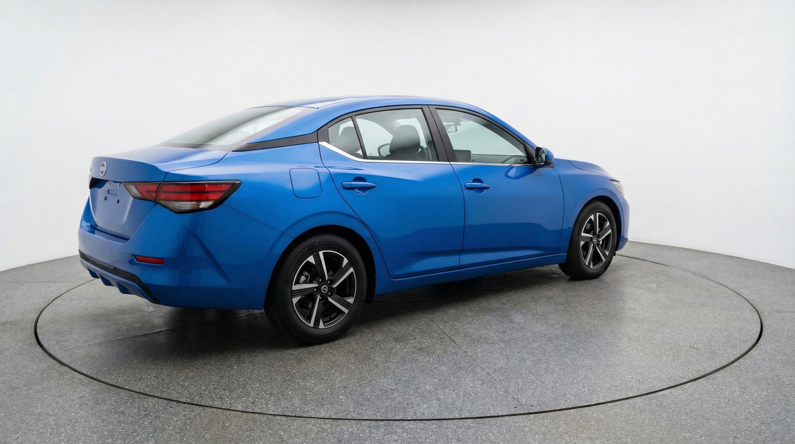 Used 2025 Nissan Sentra SV FWD image 9