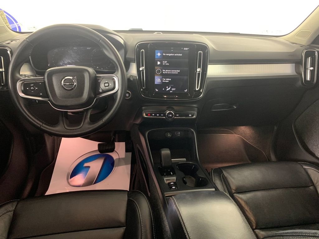 Used 2022 Volvo XC40 T5 Momentum image 34