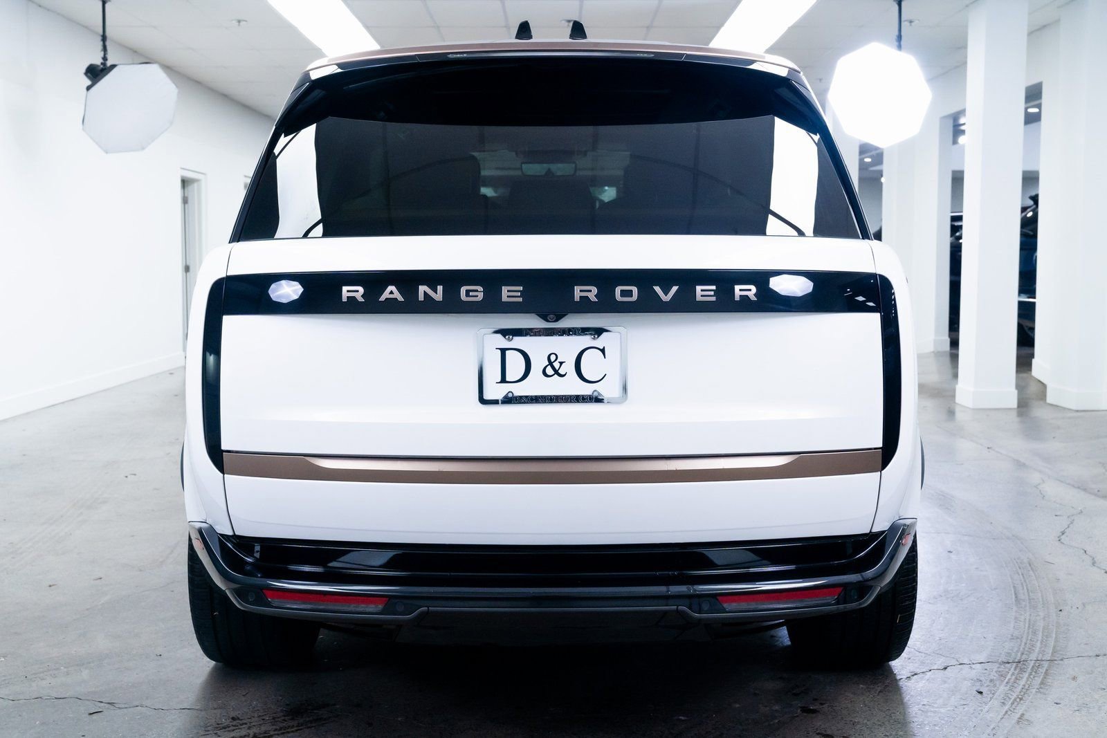 Used 2023 Land Rover Range Rover SV image 5