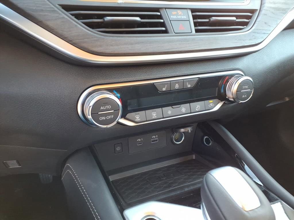 New 2025 Nissan Altima 2.5 SL image 12