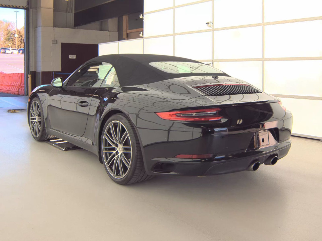 Used 2019 Porsche 911 Carrera image 4