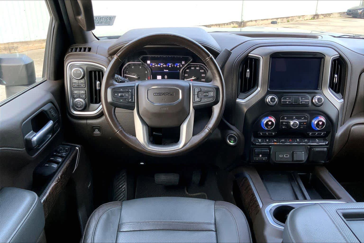 Used 2022 GMC Sierra 3500 Denali w/ Technology Package AWD/4WD image 6