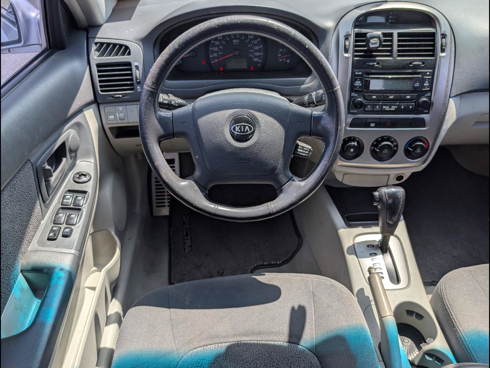 Used 2005 Kia Spectra LX FWD image 8
