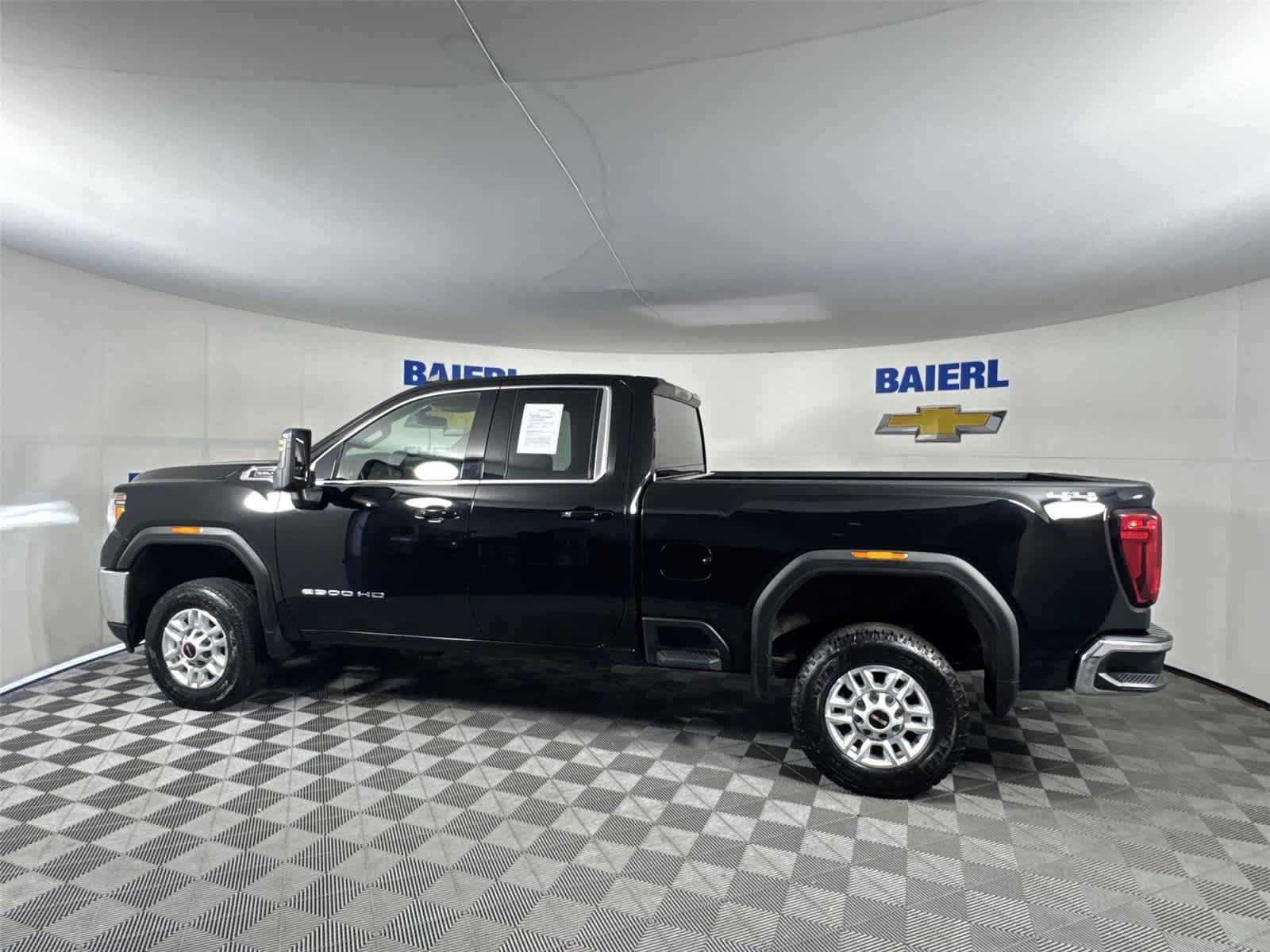 Used 2022 GMC Sierra 2500 SLE w/ SLE Convenience Package AWD/4WD image 2