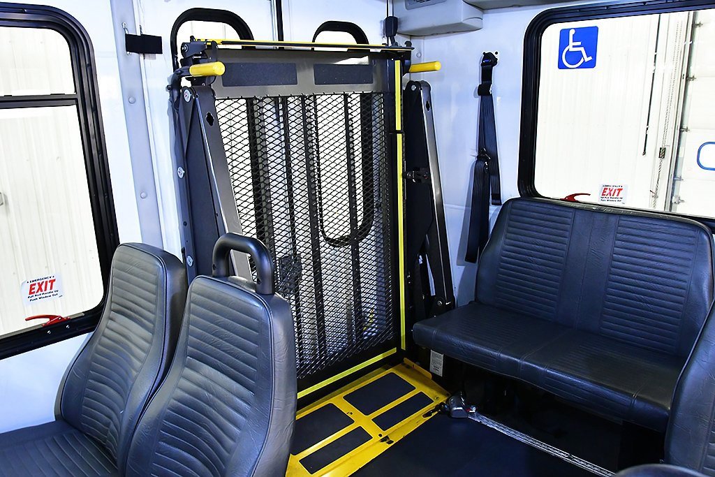 Used 2017 Ford F550 2WD Regular Cab Super Duty image 27