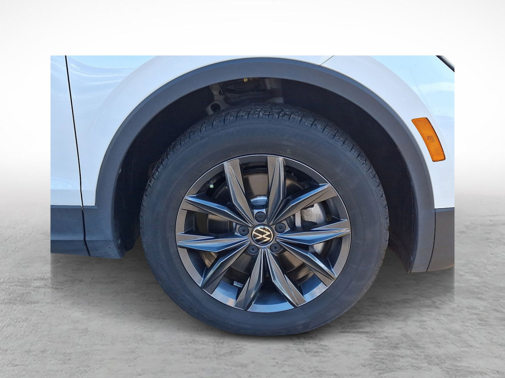 Used 2023 Volkswagen Tiguan SE image 9