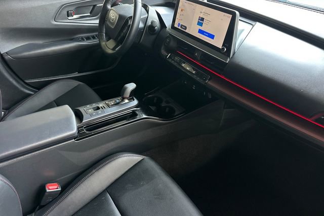 Used 2024 Toyota Prius Prime SE image 18