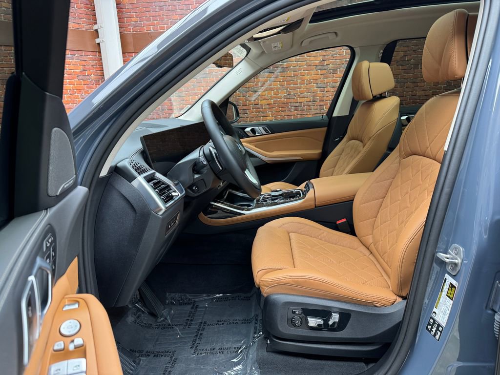 Certified 2025 BMW X7 xDrive40i w/ Executive Package image 24