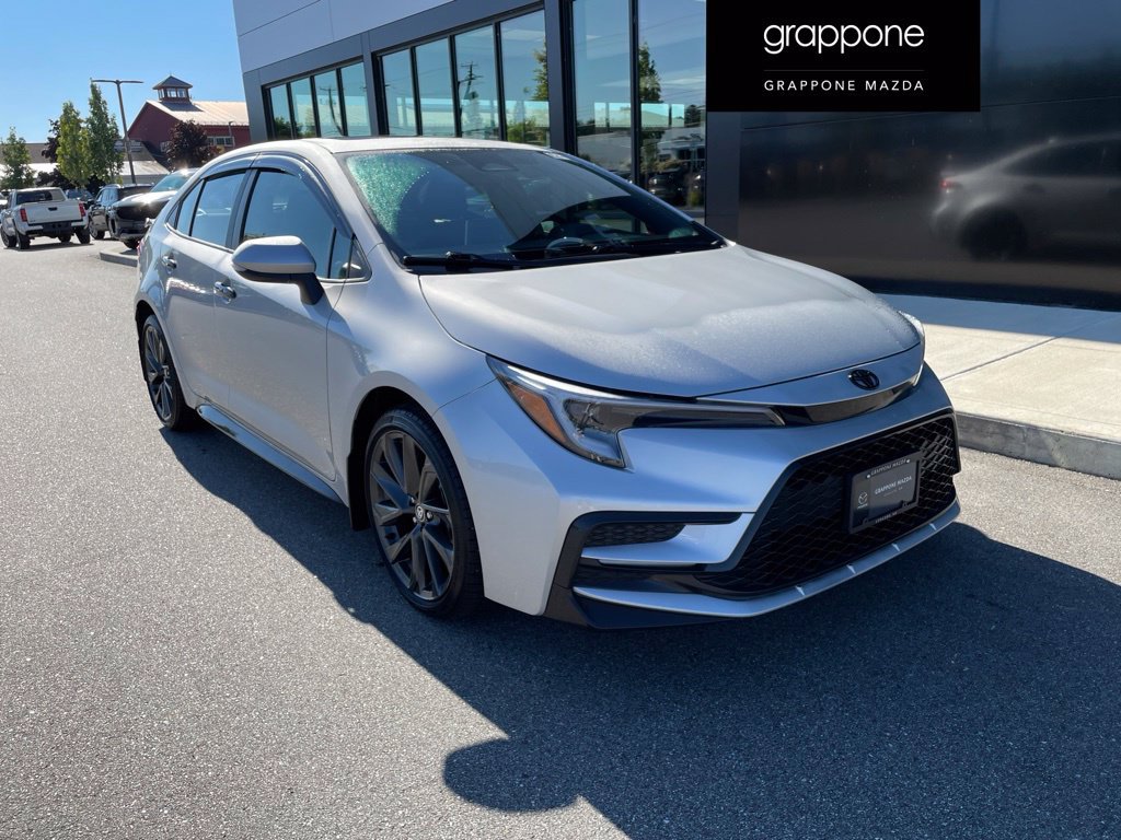 Used 2025 Toyota Corolla SE w/ SE Premium Package FWD image 1