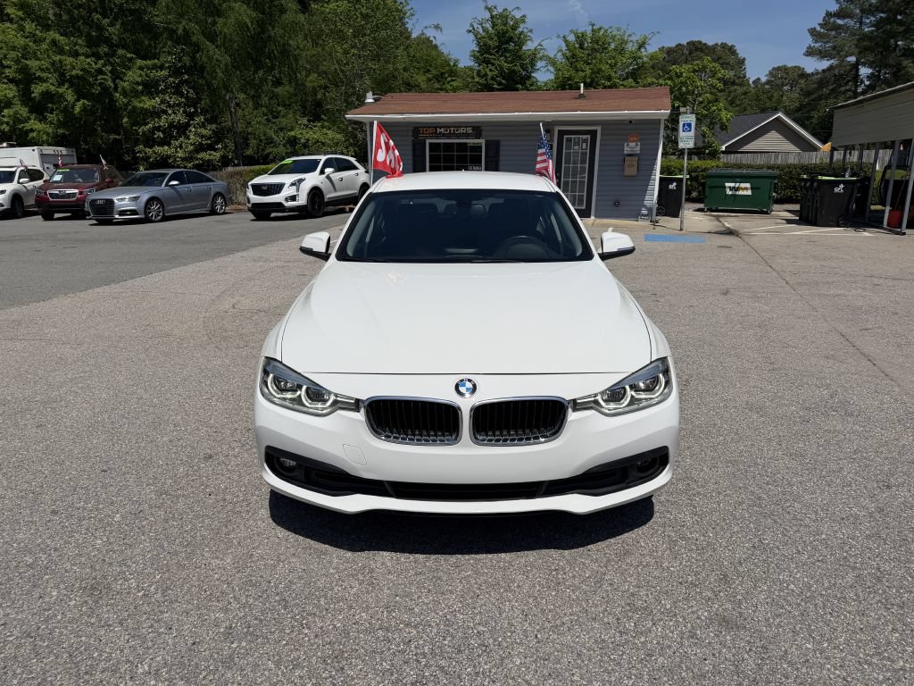 Used 2018 BMW 320i xDrive Sedan AWD/4WD image 2