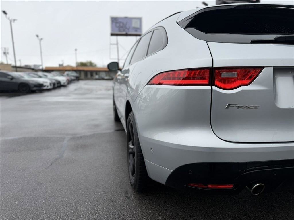 Used 2017 Jaguar F-PACE S AWD/4WD image 11