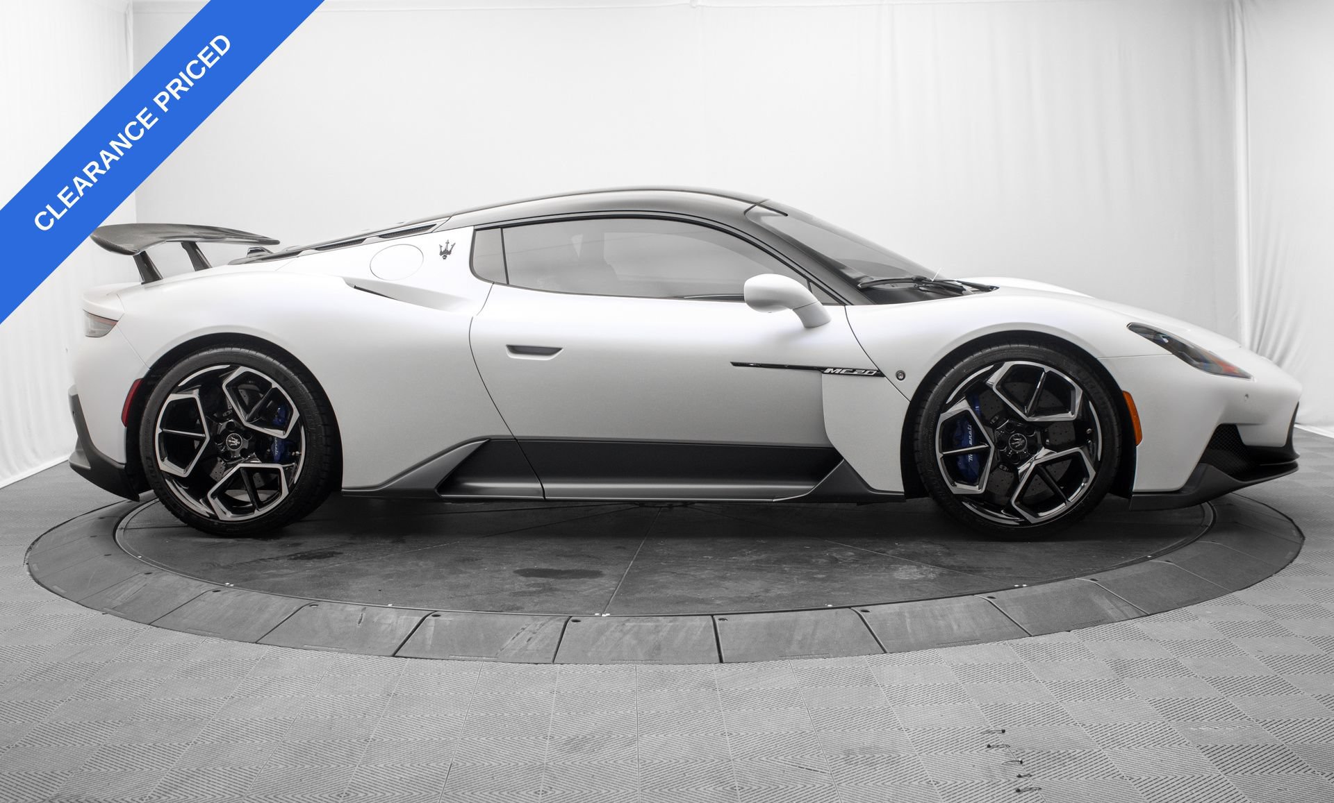 Used 2022 Maserati MC20 Coupe RWD image 2