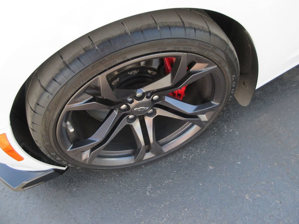Used 2020 Chevrolet Camaro SS RWD image 11