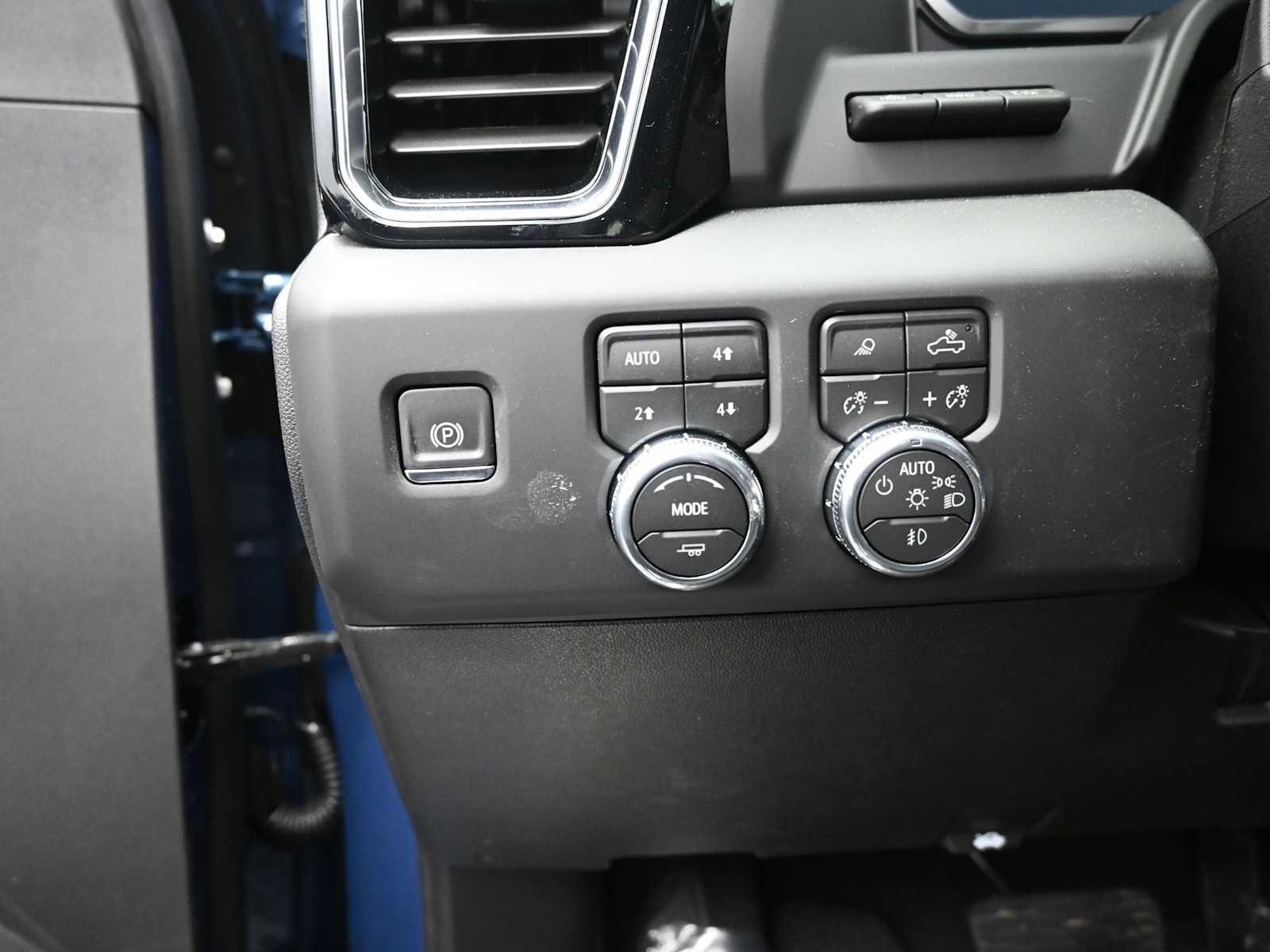 New 2026 GMC Sierra 2500 Denali w/ Denali Reserve Package AWD/4WD image 11