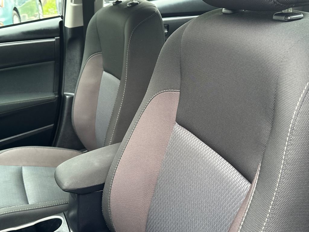 Used 2018 Toyota Corolla LE FWD image 16