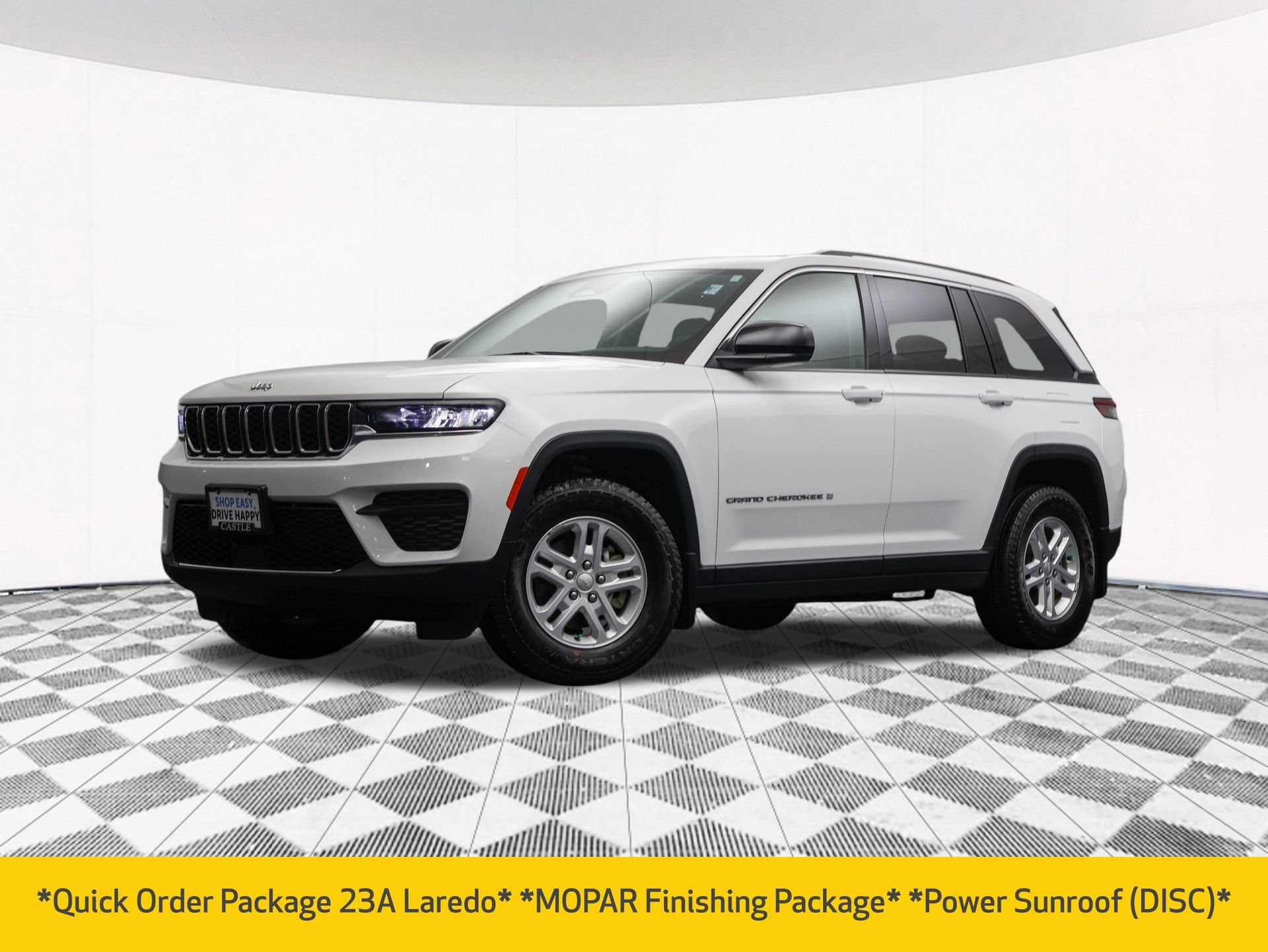 Used 2023 Jeep Grand Cherokee Laredo w/ Trailer Tow Prep Group (B) AWD/4WD image 2