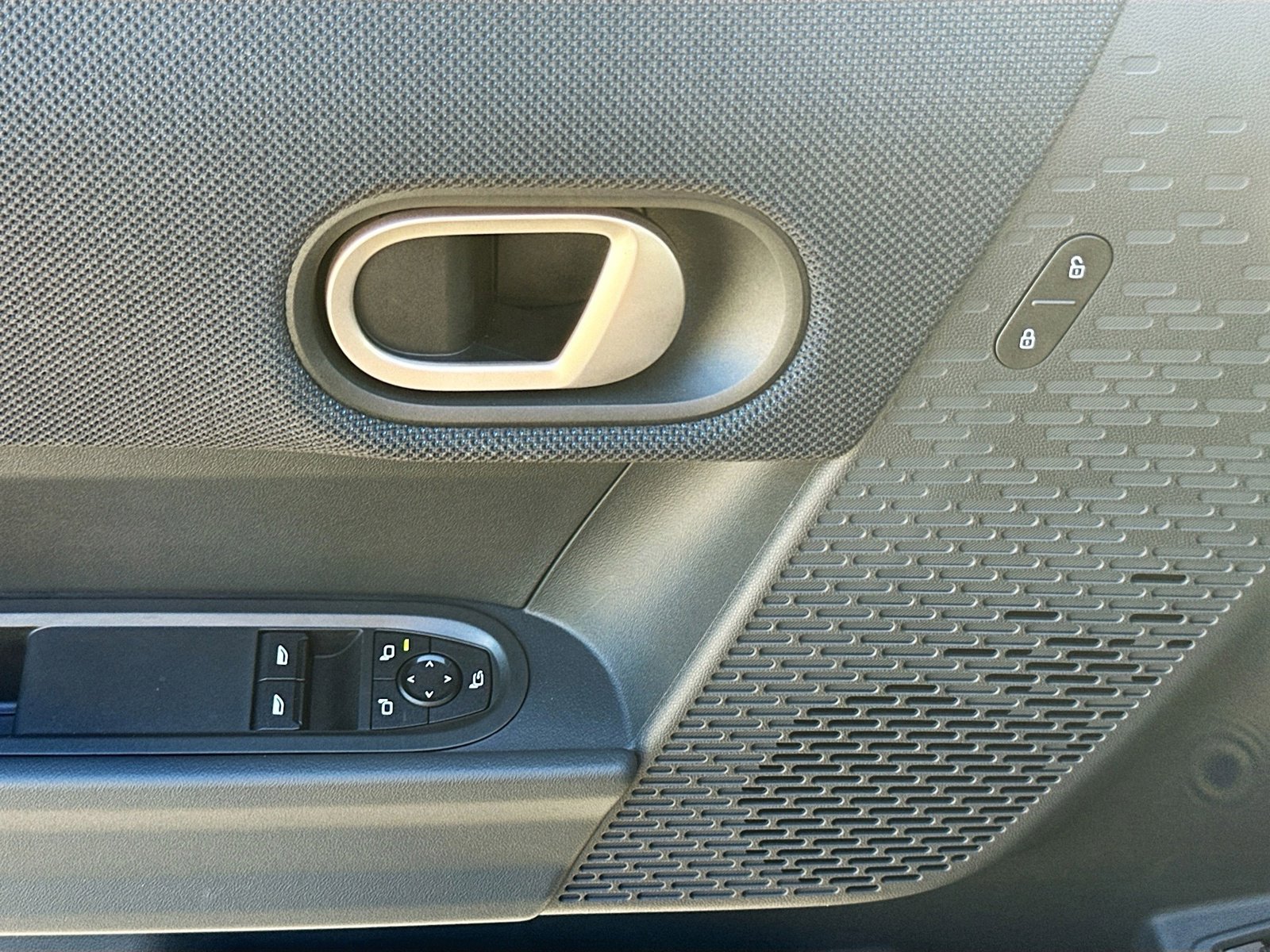 New 2025 MINI Cooper 2-Door Hardtop image 18