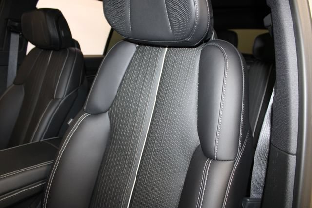 Certified 2026 Cadillac Vistiq Sport w/ LPO, Floor Liner Package AWD/4WD image 10