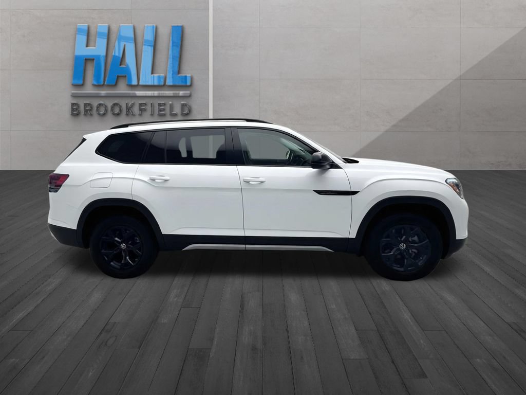 Certified 2024 Volkswagen Atlas Peak Edition SE AWD/4WD image 8