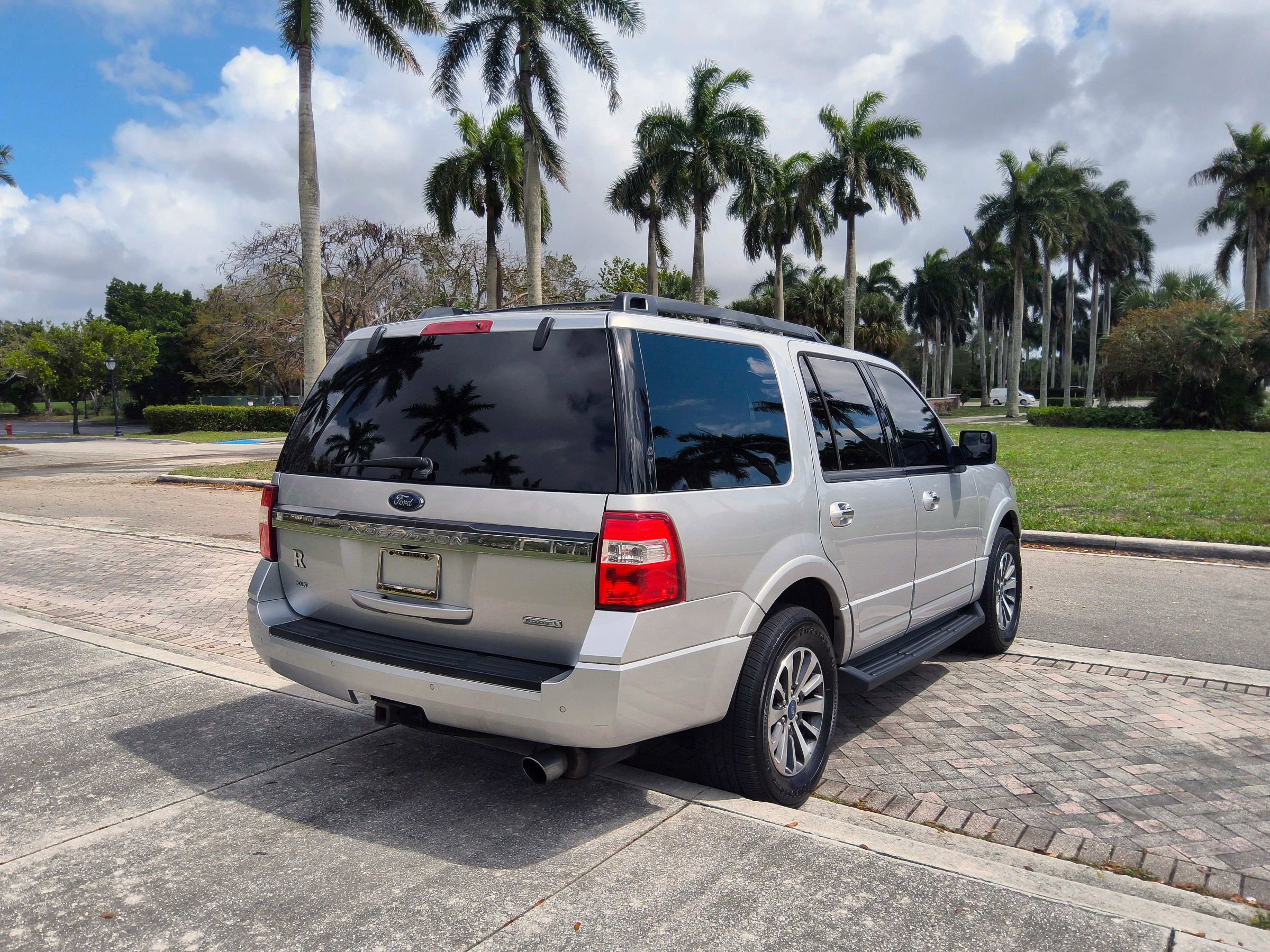 Used 2017 Ford Expedition XLT AWD/4WD image 19