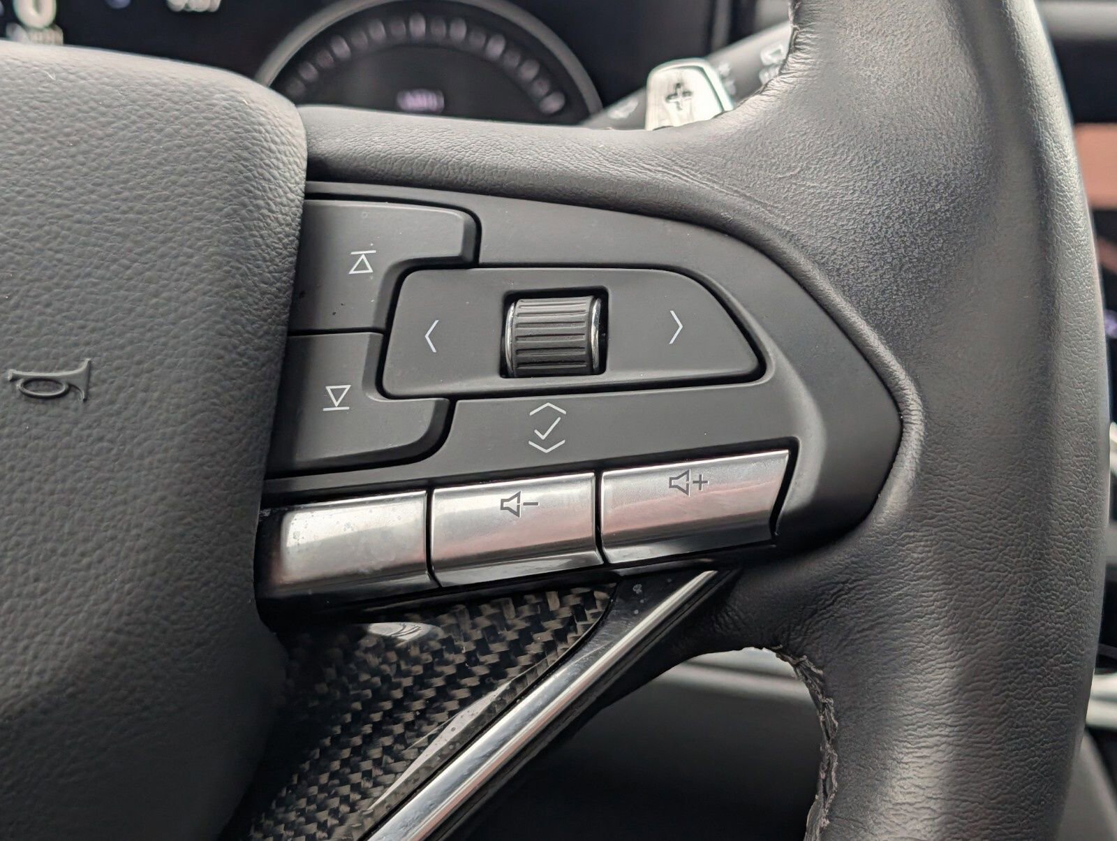 Used 2024 Cadillac XT6 Sport w/ Technology Package AWD/4WD image 43