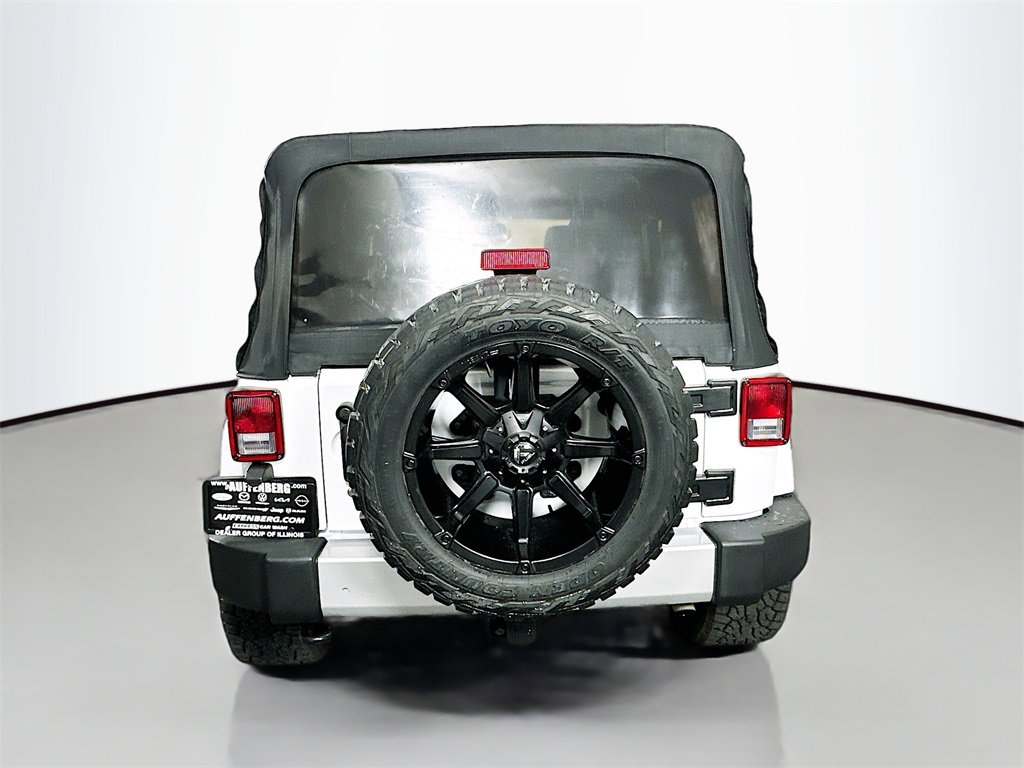 Used 2015 Jeep Wrangler Unlimited Sahara image 6