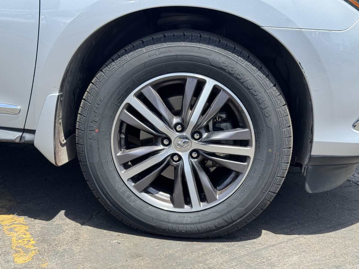 Used 2019 INFINITI QX60 Luxe w/ Essential Package FWD image 6