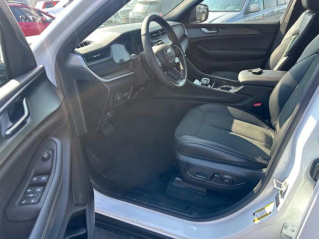 New 2025 Jeep Grand Cherokee L Altitude image 11