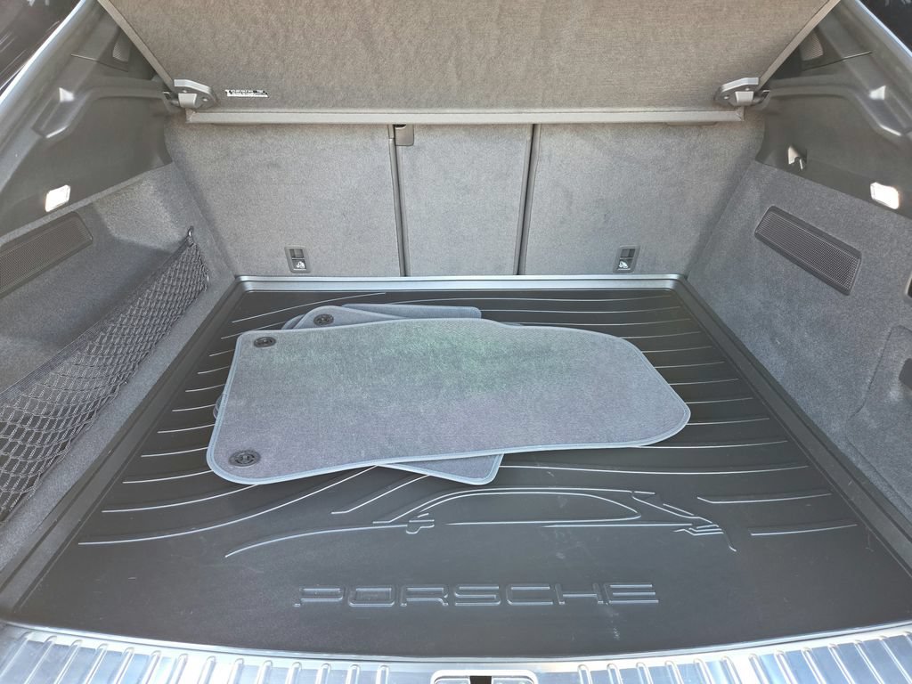 Certified 2026 Porsche Cayenne GTS AWD/4WD image 30