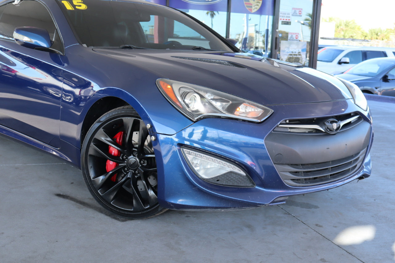 Used 2015 Hyundai Genesis 3.8 image 2