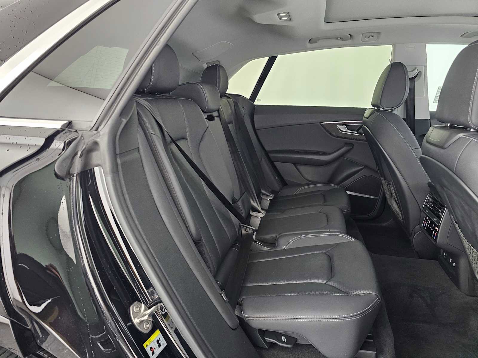 Used 2022 Audi Q8 Premium Plus image 12