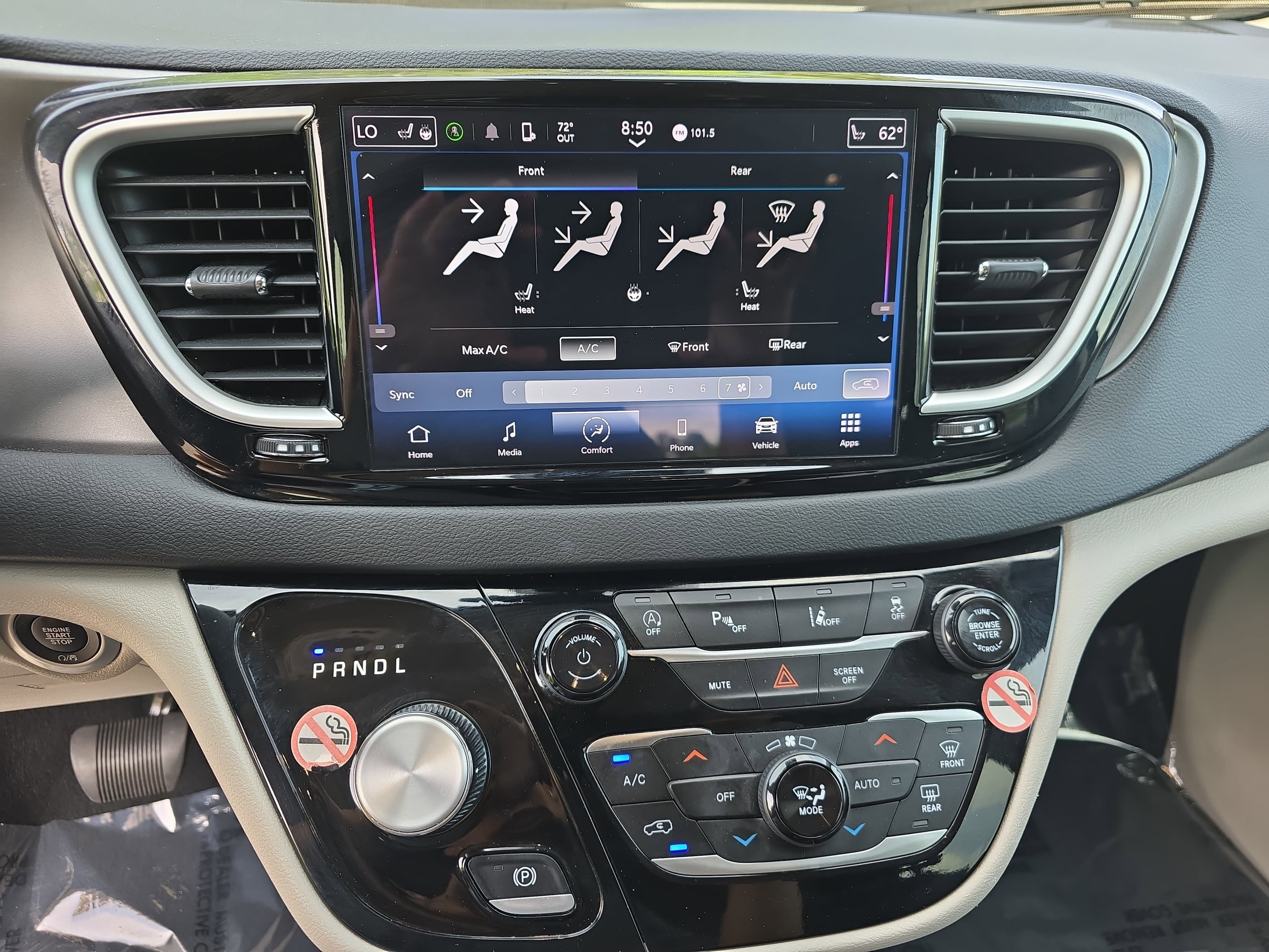 Used 2024 Chrysler Pacifica Touring-L image 19