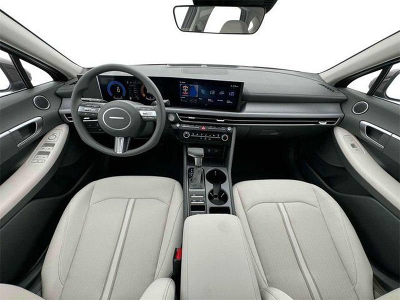 New 2025 Hyundai Sonata SE FWD image 13