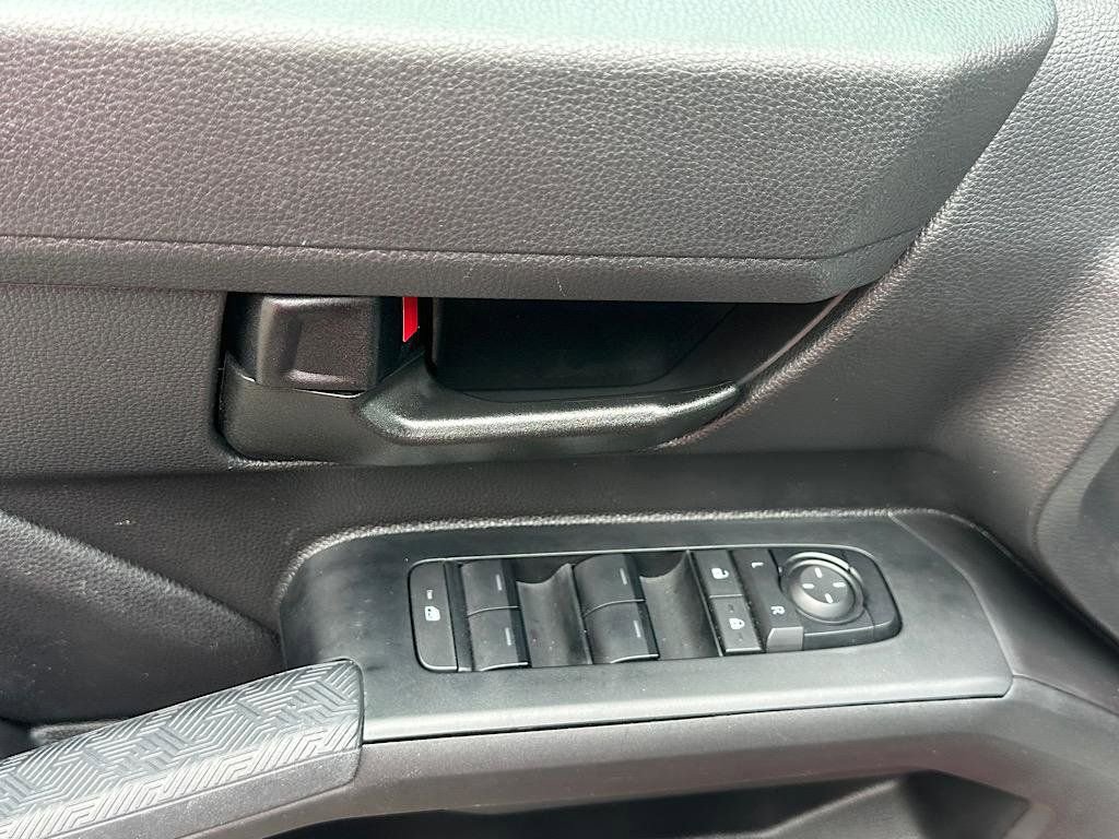 Certified 2025 Toyota Tacoma SR5 image 15