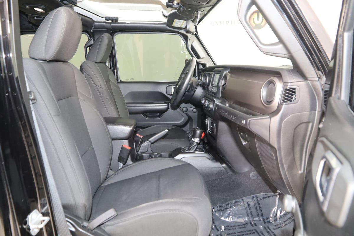 Used 2018 Jeep Wrangler Unlimited Sport AWD/4WD image 12