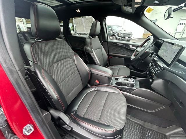 Used 2023 Ford Escape ST-Line w/ Tech Pack #1 AWD/4WD image 13