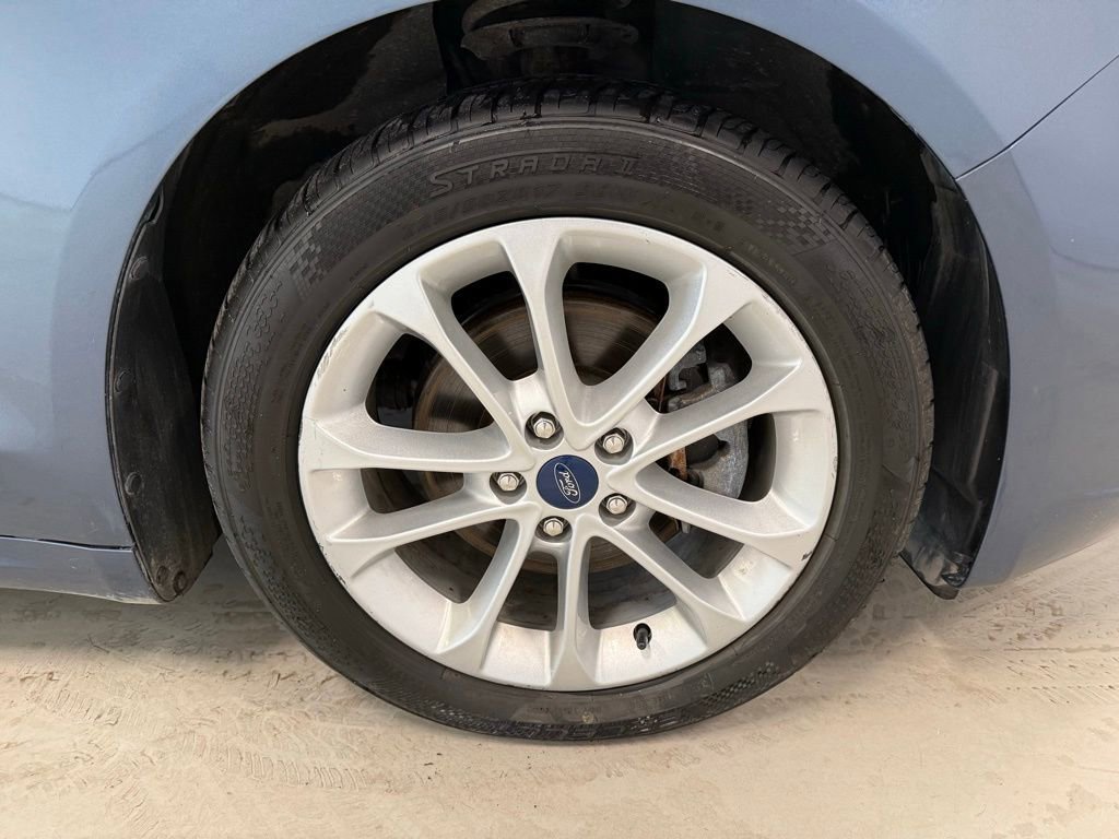 Used 2019 Ford Fusion SE image 12