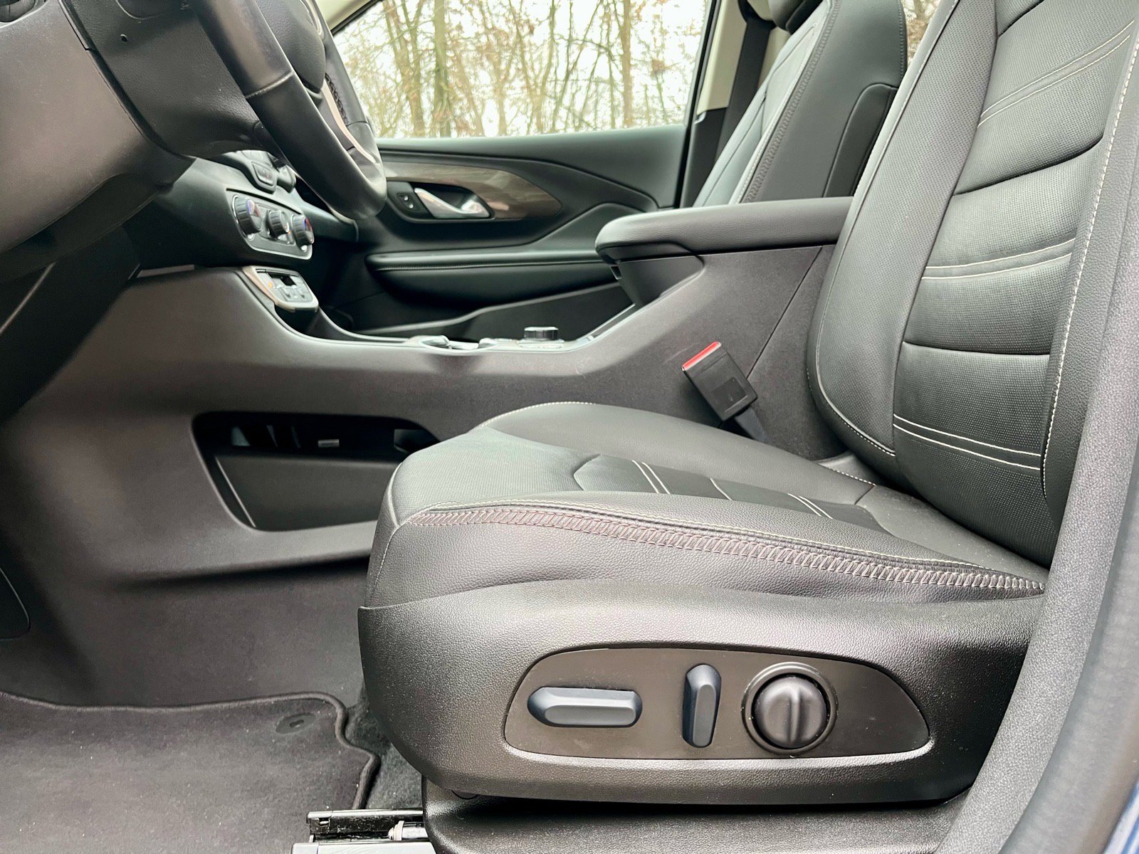 Used 2024 GMC Terrain Denali w/ Denali Premium Package image 13