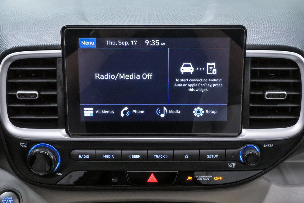 Certified 2024 Hyundai Venue SEL FWD image 17