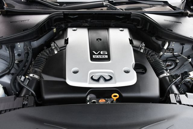 Used 2015 INFINITI Q70 3.7 w/ Deluxe Touring Package AWD/4WD image 24