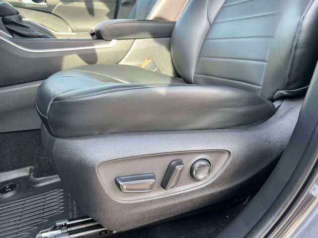 Used 2024 Toyota Highlander XLE AWD/4WD image 25