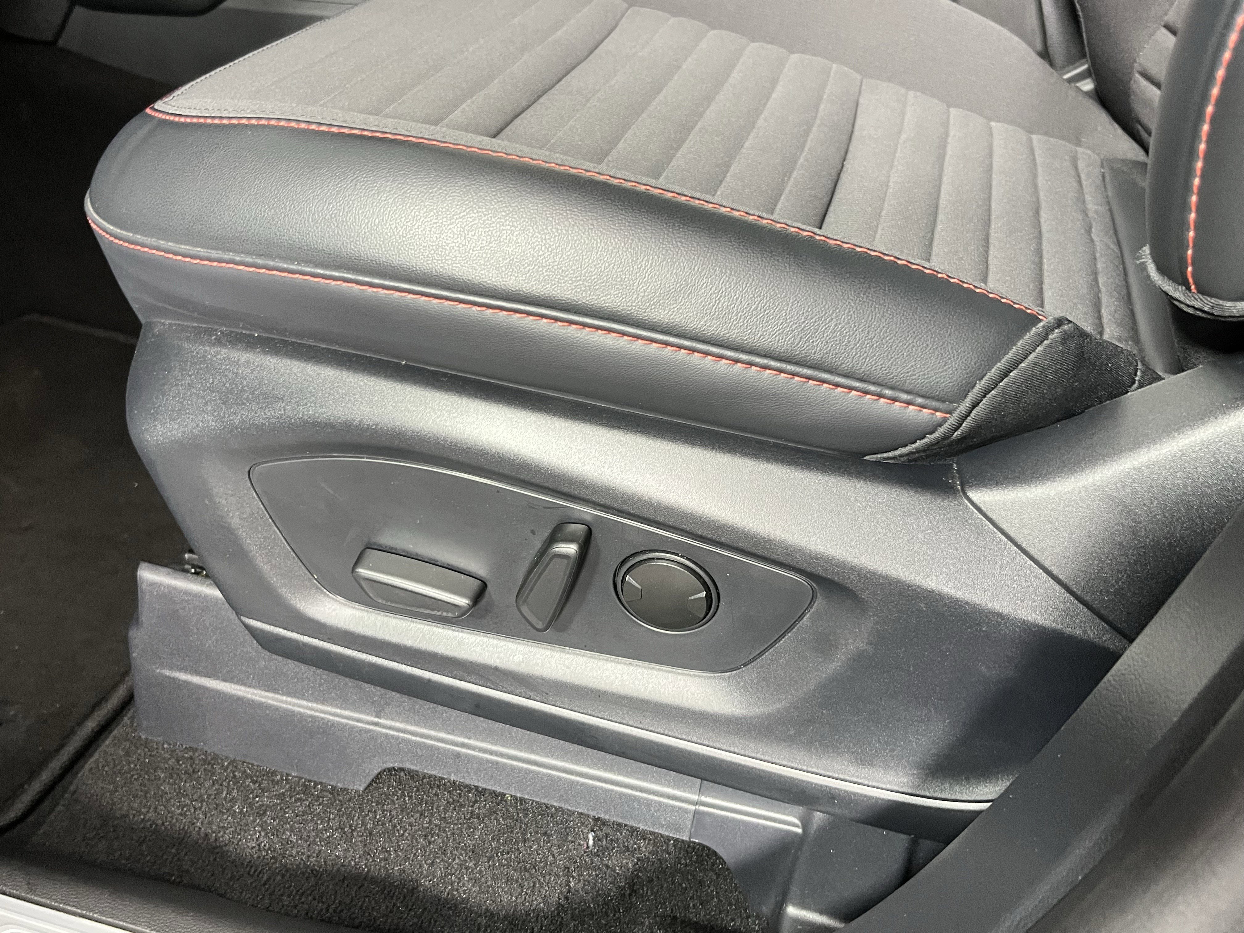 Used 2025 Ford Explorer ST-Line image 17